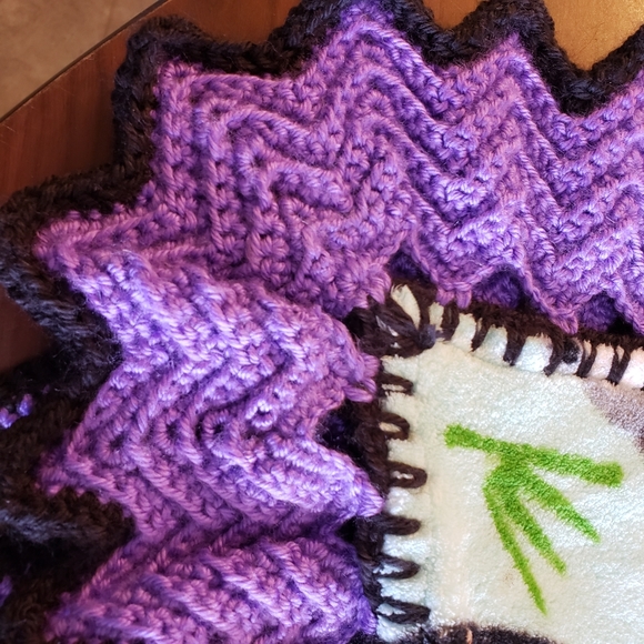 💜Gorgeous Handmade Plush One of a Kind Blanket With Hand Crocheted Edges NWOT💜 - Picture 4 of 7